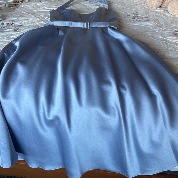 Halter strap satin dress - Picture 3 of 9